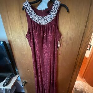 R&M Richard’s sleeveless dress. Size 12. Never worn. Tag on.
